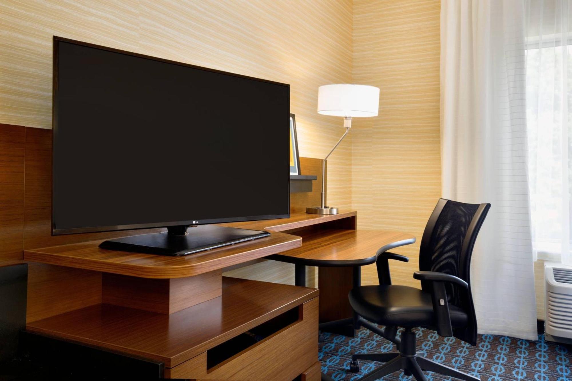 Fairfield & By Marriott Lancaster East At The Outlets 3*