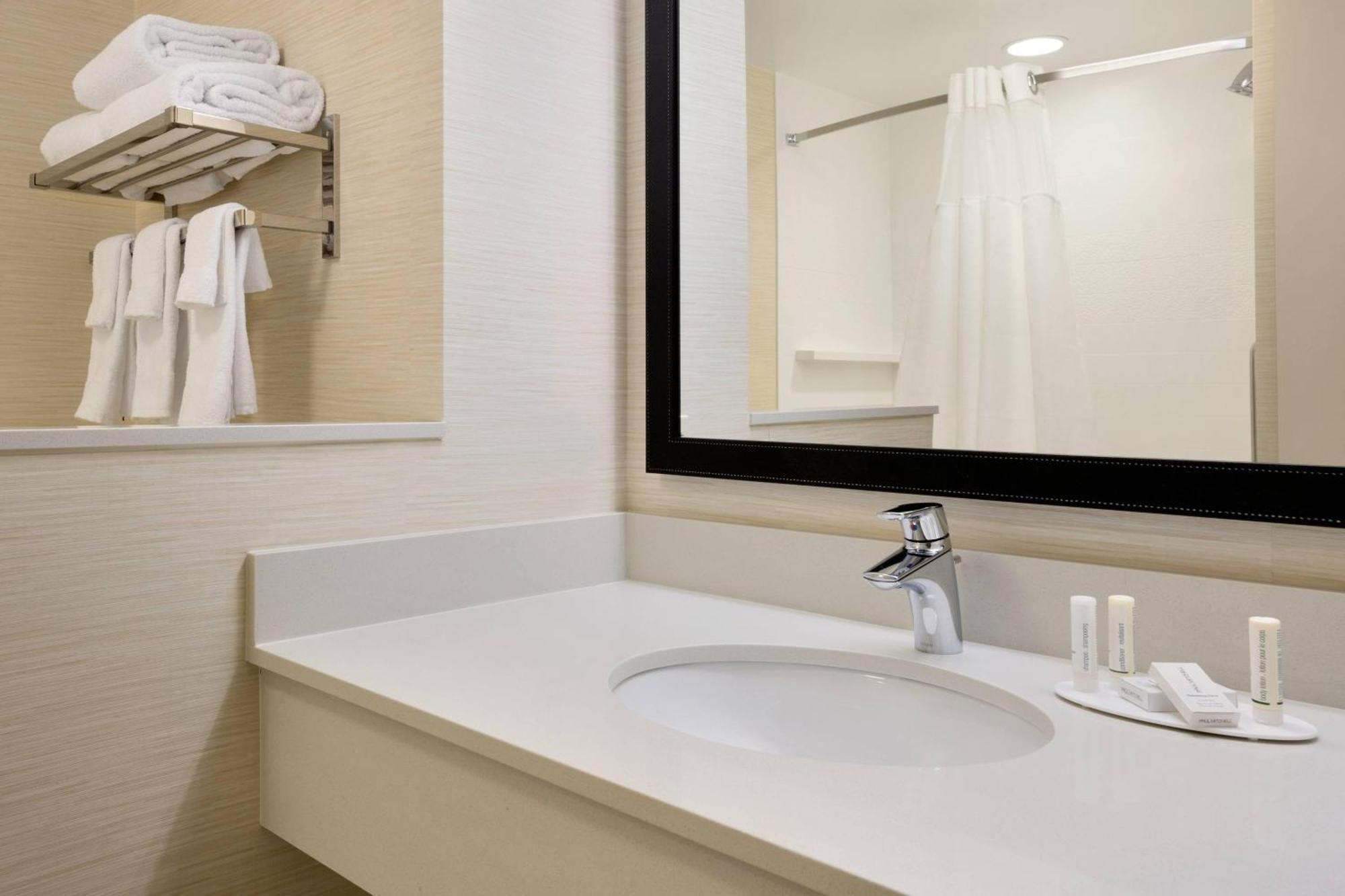 Hotel Fairfield & By Marriott Lancaster East At The Outlets